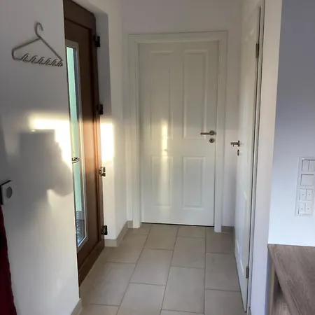 شقة Mit Terrasse فونستورف