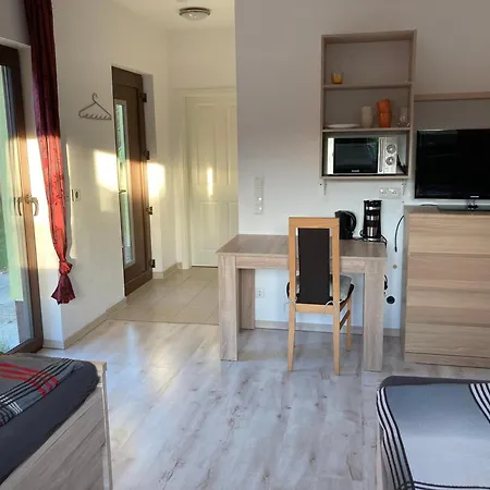 شقة Mit Terrasse فونستورف